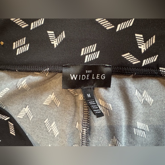 White House Black Market Patterned Wide-Leg Pants - Picture 2 of 5